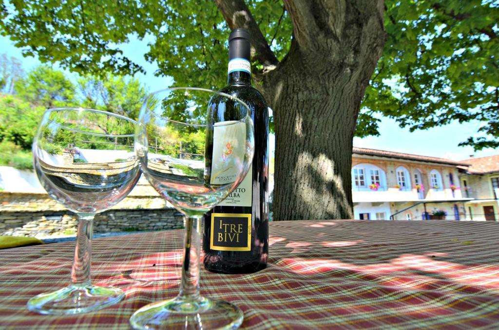 Gasthaus Cascina Il Convivio Diano dʼAlba Exterior foto