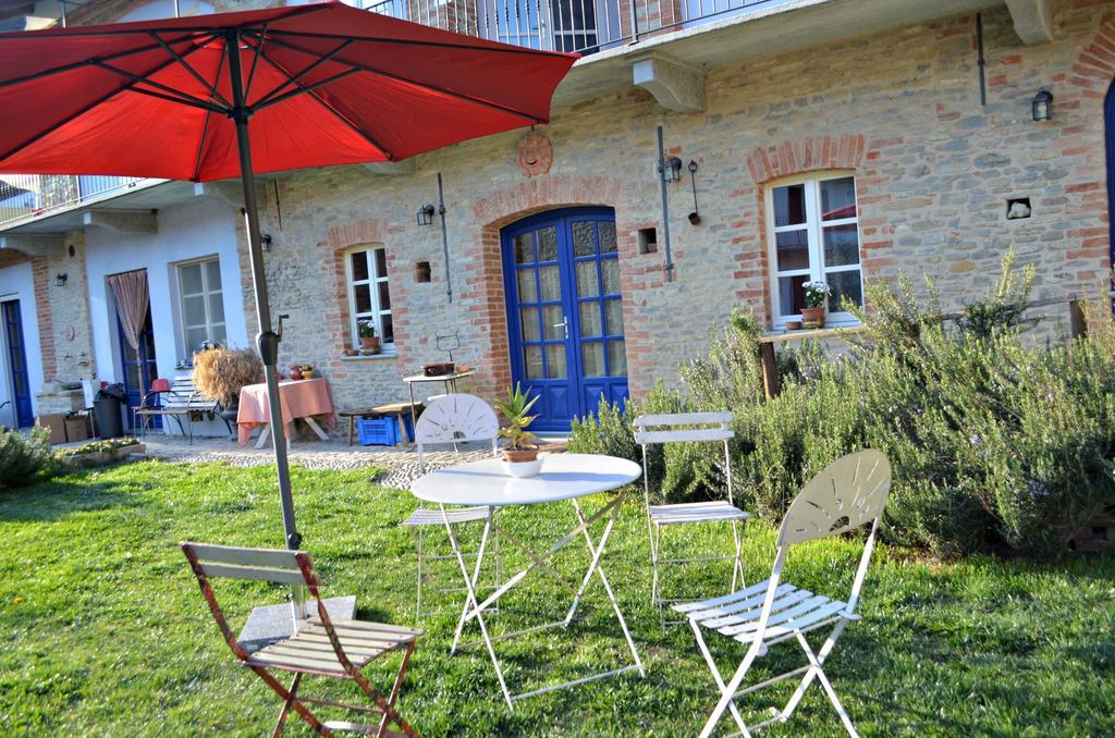 Gasthaus Cascina Il Convivio Diano dʼAlba Exterior foto