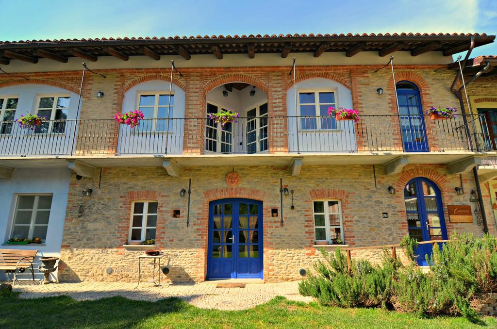 Gasthaus Cascina Il Convivio Diano dʼAlba Exterior foto