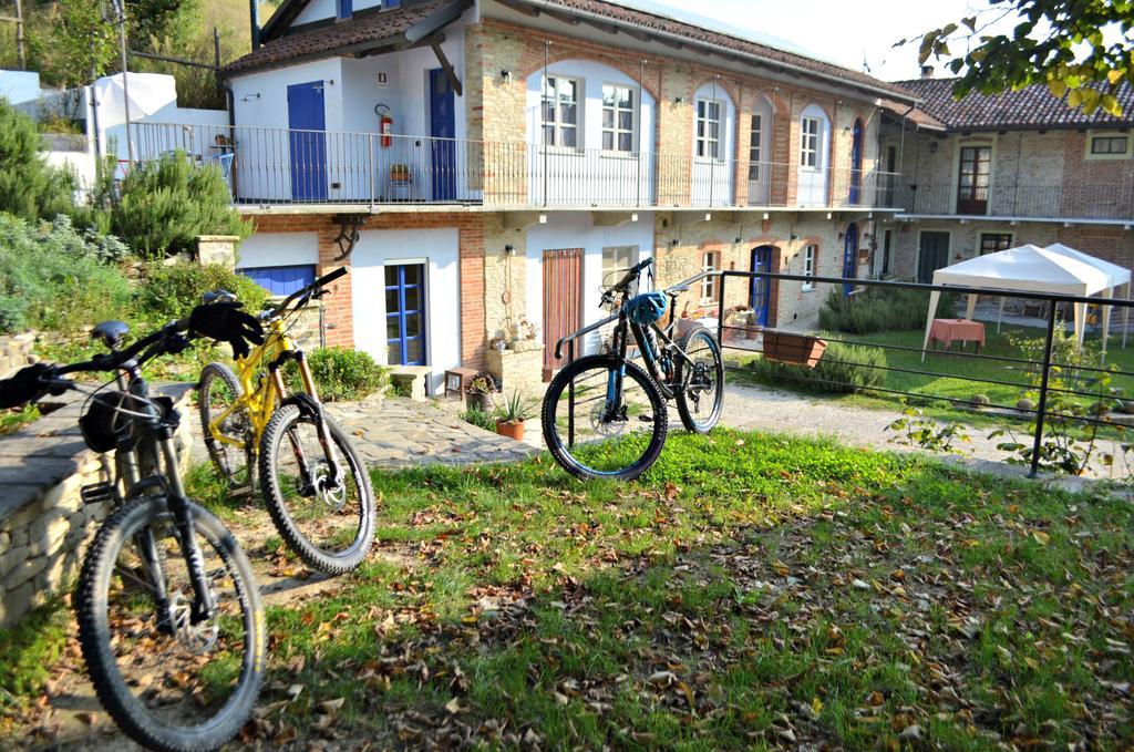 Gasthaus Cascina Il Convivio Diano dʼAlba Exterior foto