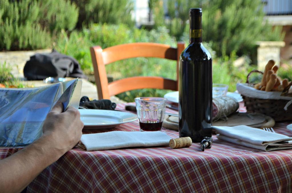 Gasthaus Cascina Il Convivio Diano dʼAlba Exterior foto