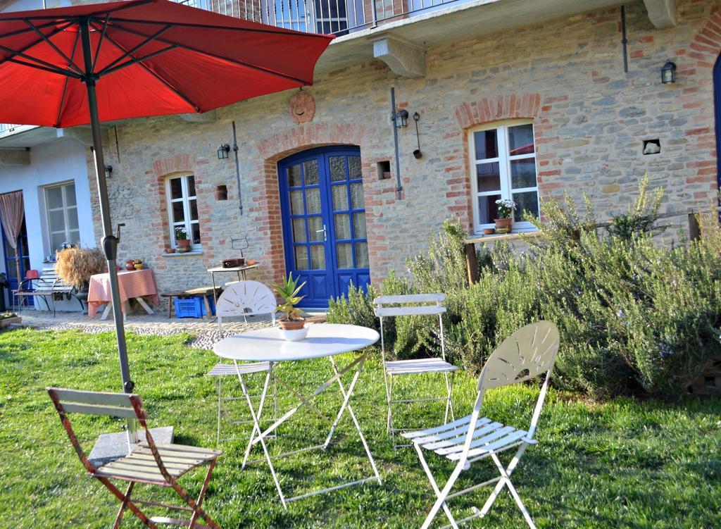 Gasthaus Cascina Il Convivio Diano dʼAlba Exterior foto