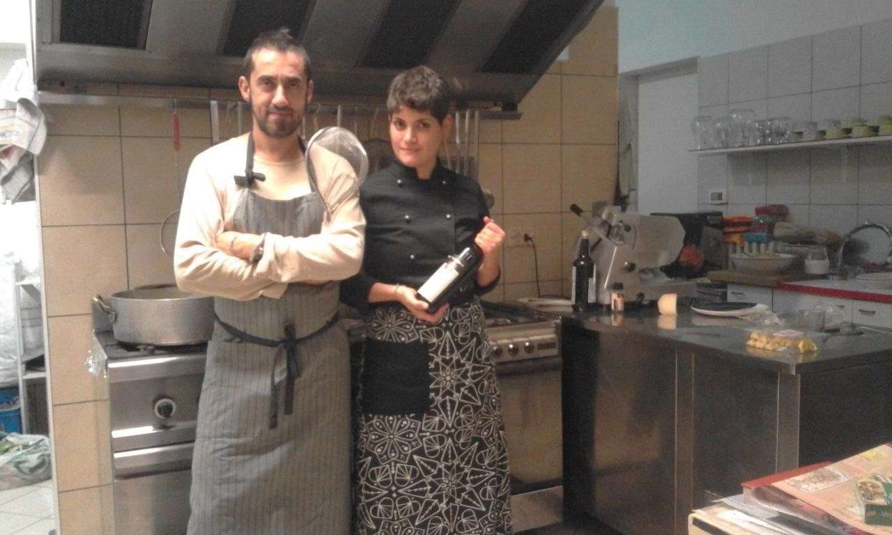 Gasthaus Cascina Il Convivio Diano dʼAlba Exterior foto